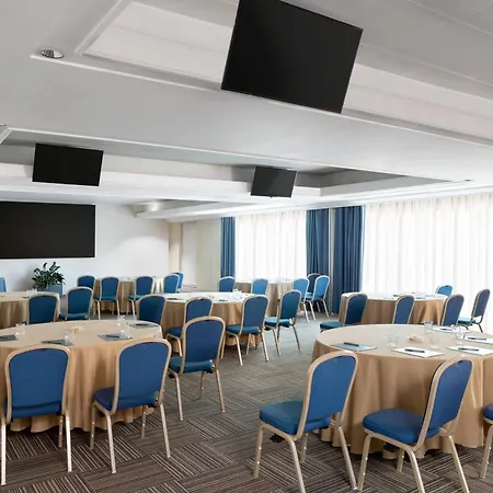 Courtyard By Marriott Central Park 4* Rome