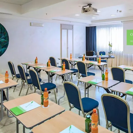 Courtyard By Marriott Central Park Rome