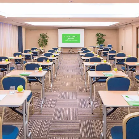 Courtyard By Marriott Central Park Hotel