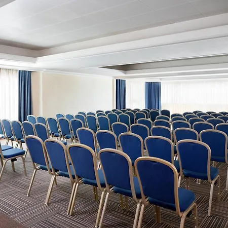 Courtyard By Marriott Central Park Hotel 4*