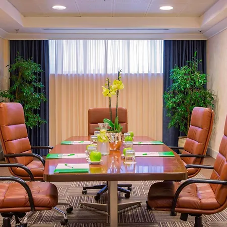 Hotel Courtyard By Marriott Central Park 4*