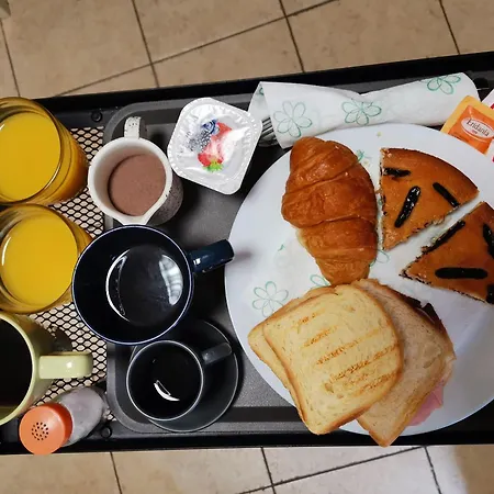 Bed & Breakfast 103 *
