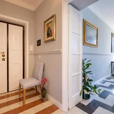 Realty Company Vittoria Apartment *