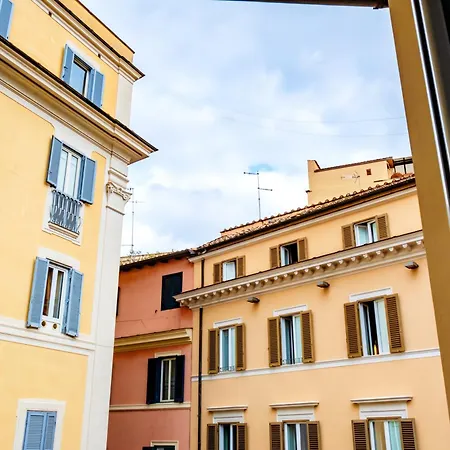 Apartment Elegantis Trevi - Just 50m From Trevi Fountain *