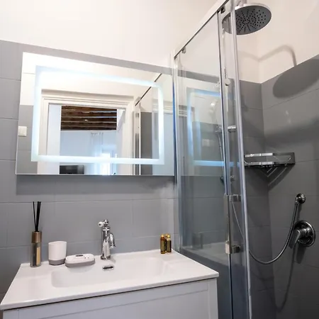 Apartment Elegantis Trevi - Just 50m From Trevi Fountain Rome