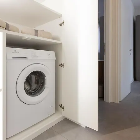 15 Minutes From Center & Metro 2 Minutes Apartment *