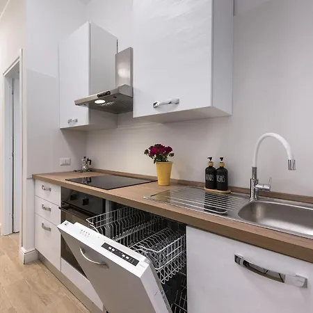 - Garbatella Apartment