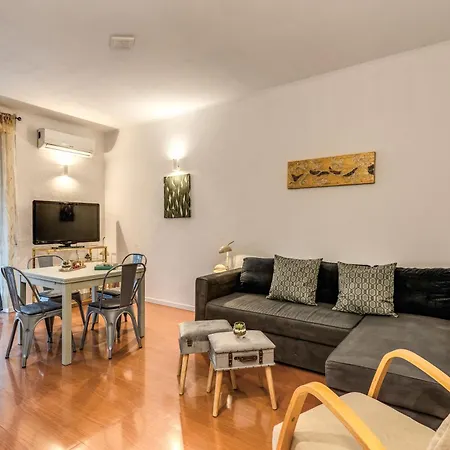 Dolcevita Apartment *