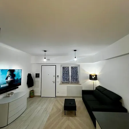 Apartment Elegant & Spacious 2br 2ba Unit With Private Patio *