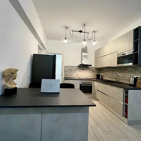 Elegant & Spacious 2br 2ba Unit With Private Patio Apartment Rome