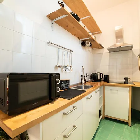 Apartment Near The Pope Stylish Metro A