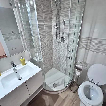 Realty Company Crescenzi Apartman *