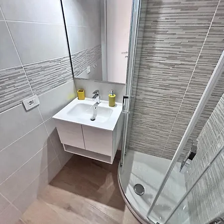 Realty Company Crescenzi Apartman *