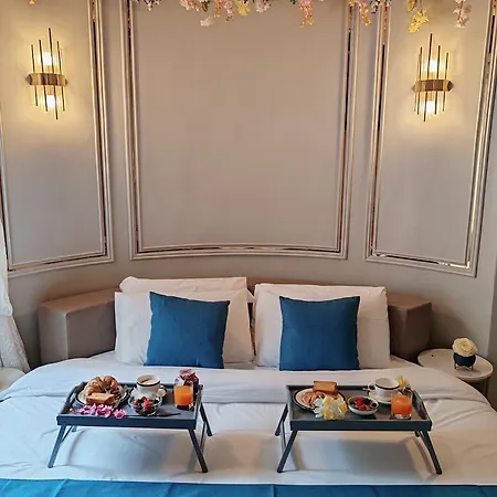 Flowers' Circle Of Piazza Di Spagna Apartment *
