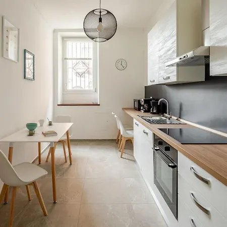 Elegant Design - Parking Apartment *