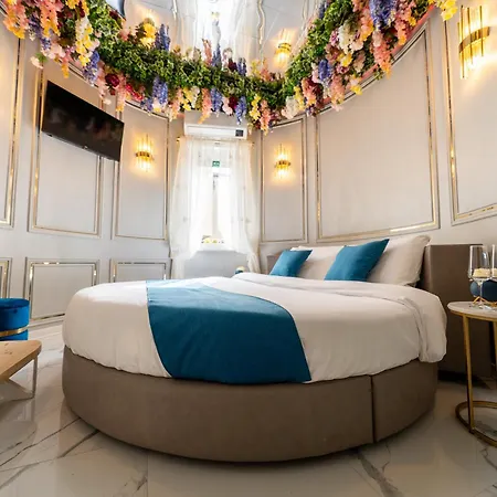 Flowers' Circle Of Piazza Di Spagna Apartment