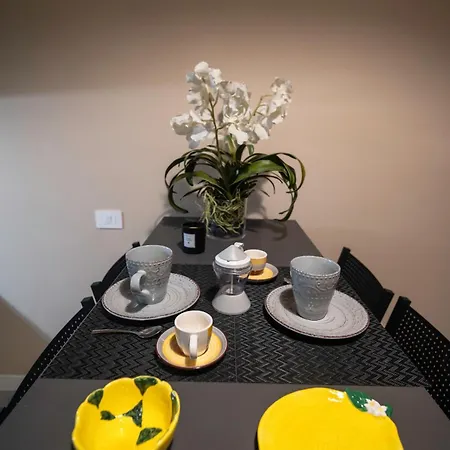 Lemon Apartment *