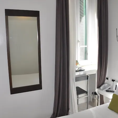 Navona Hotel 2*
