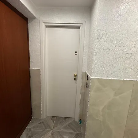 Bed & Breakfast Luxor Eco Casa E Per Vacanze In Centro Piazza Bologna, Colosseo, Piazza Di Spagna, Vaticano, San Pietro, Sapienza, Fontana Di Trevi, Piazza Navona, Trastevere, Tiburtina, Termini, Aeroporto