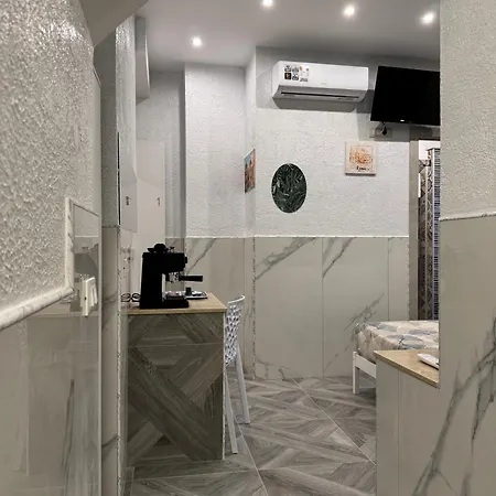 Luxor Eco Casa E Per Vacanze In Centro Piazza Bologna, Colosseo, Piazza Di Spagna, Vaticano, San Pietro, Sapienza, Fontana Di Trevi, Piazza Navona, Trastevere, Tiburtina, Termini, Aeroporto Bed & Breakfast