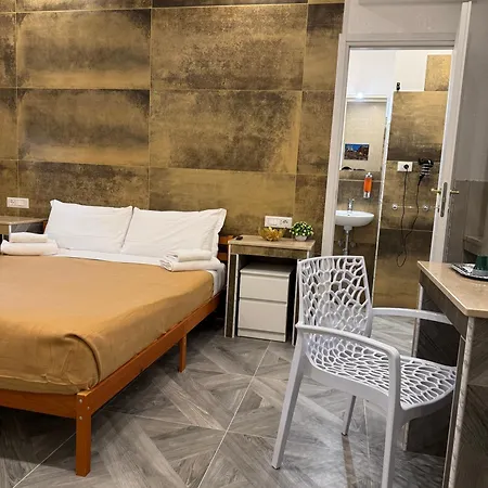Bed & Breakfast Luxor Eco Casa E Per Vacanze In Centro Piazza Bologna, Colosseo, Piazza Di Spagna, Vaticano, San Pietro, Sapienza, Fontana Di Trevi, Piazza Navona, Trastevere, Tiburtina, Termini, Aeroporto