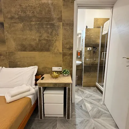 Luxor Eco Casa E Per Vacanze In Centro Piazza Bologna, Colosseo, Piazza Di Spagna, Vaticano, San Pietro, Sapienza, Fontana Di Trevi, Piazza Navona, Trastevere, Tiburtina, Termini, Aeroporto Bed & Breakfast 2*