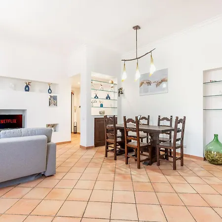 Vatican Art Apartment *