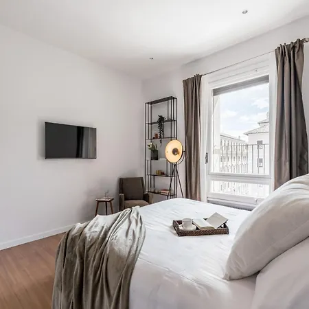 Apartment The Rent - Prestigious Multi-bedroom Overlooking St. Peter's Rome