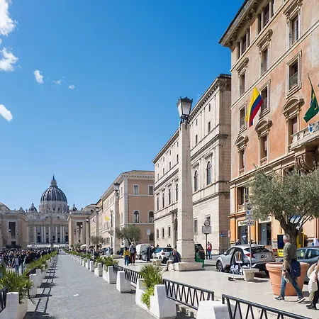 The Rent - Prestigious Multi-bedroom Overlooking St. Peter's * Rome