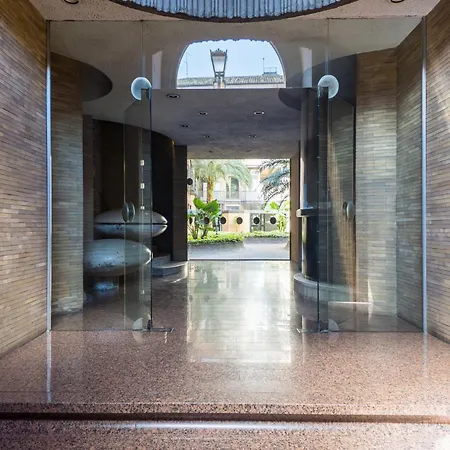The Rent - Prestigious Multi-bedroom Overlooking St. Peter's Apartment Rome