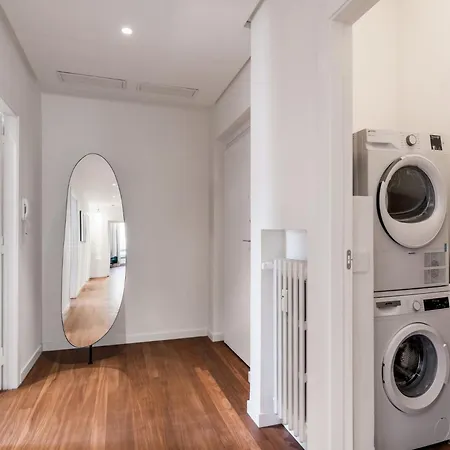 The Rent - Prestigious Multi-bedroom Overlooking St. Peter's