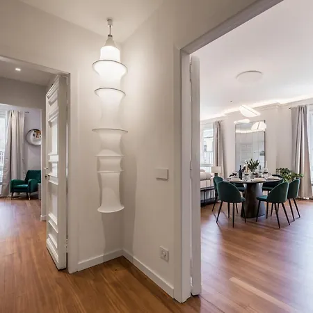 The Rent - Prestigious Multi-bedroom Overlooking St. Peter's Apartment Rome