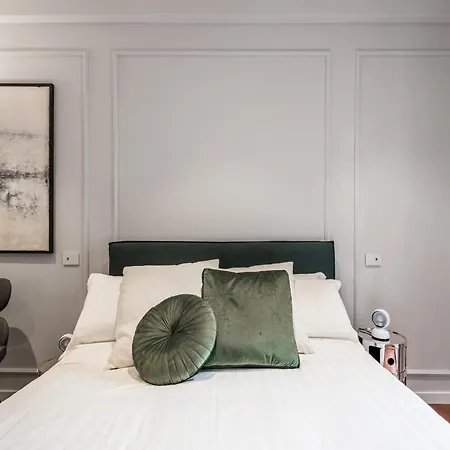The Rent - Prestigious Multi-bedroom Overlooking St. Peter's *