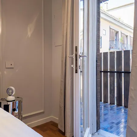 The Rent - Prestigious Multi-bedroom Overlooking St. Peter's * Rome