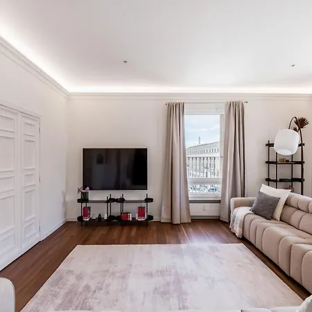 The Rent - Prestigious Multi-bedroom Overlooking St. Peter's Apartment *