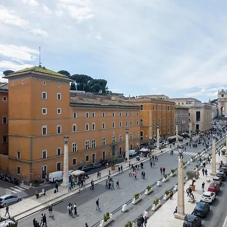 The Rent - Prestigious Multi-bedroom Overlooking St. Peter's
