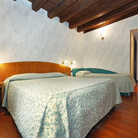 Corot Hotel 3*