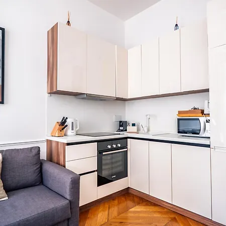 Stylish 1Br, 2Bath Apartment Castel Sant'Angelo 6A Apartment