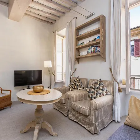 In Leonardo Da Vinci Apartment