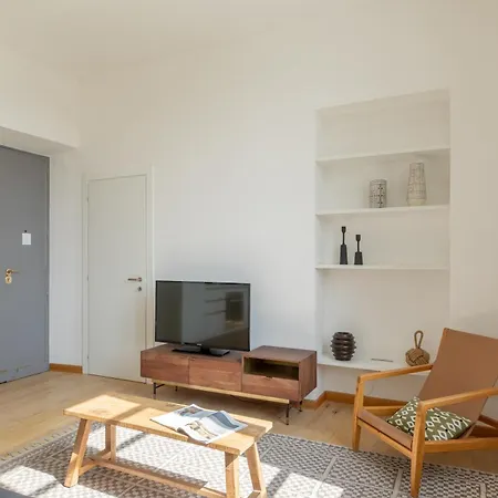 Iflat Bright & Modern Living With Panoramic View Apartment *