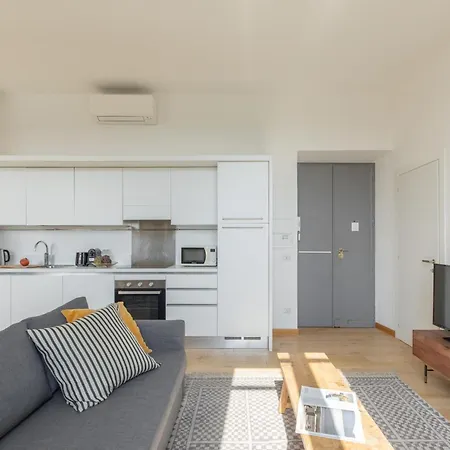Iflat Bright & Modern Living With Panoramic View *