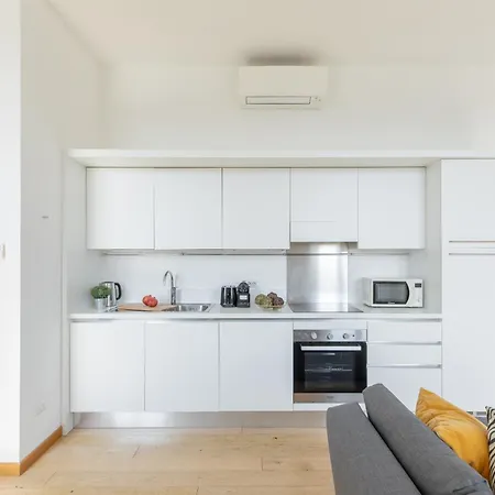 Iflat Bright & Modern Living With Panoramic View Apartment *
