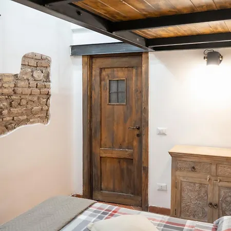 Domus Capocci - Rione Monti *