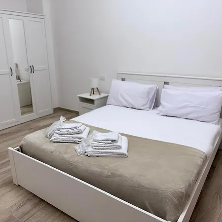 Grimaldi House 64 *