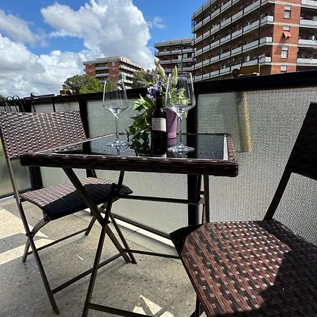 Modern Flat - Metro A 3 Min, Balcone Attrezzato & Self Check-in Rome
