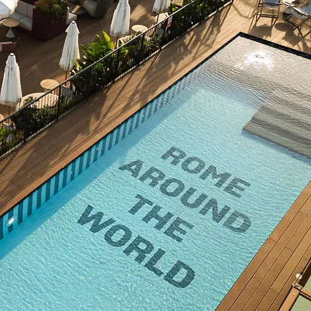 The Social Hub 4*