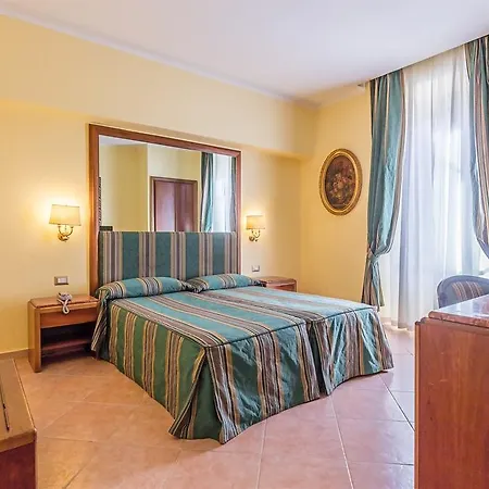 Hotel Raeli Lux
