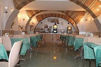 德米雷酒店 3*