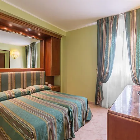 Raeli Siracusa 3* Рим