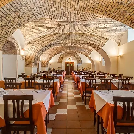 Domus Carmelitana Hotel 3*